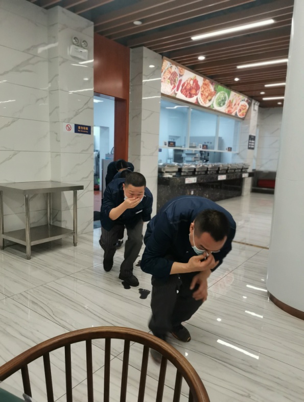 消防安全 人人有责——桂林分公司银行物业项目食堂举行消防演练 - 广